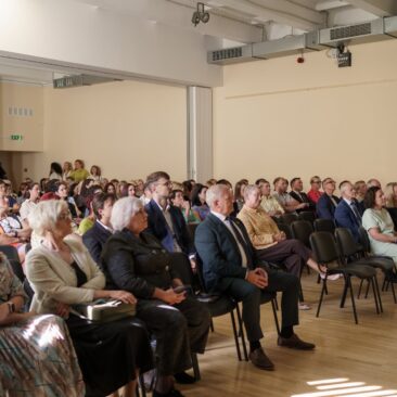 Featured image for article: Švietimo įstaigų konferencija: nuo ministrės įžvalgų iki palinkėjimo pasirūpinti savimi