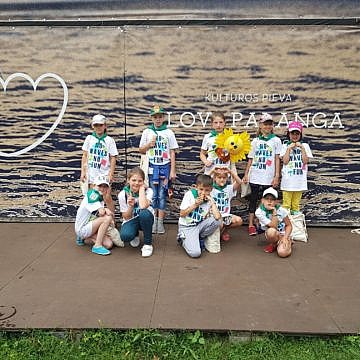 Vaikai iš Skuodo rajono dalyvavo socialinėje akcijoje „Pasveikink jūrą Palangoje“