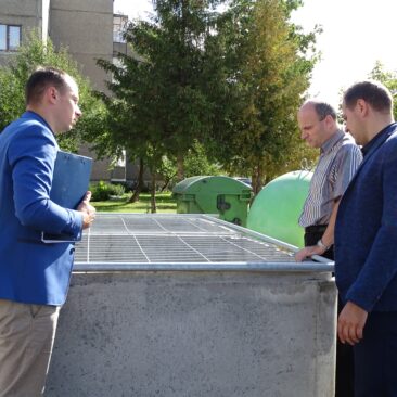 Vyksta kombinuotų komunalinių atliekų surinkimo konteinerių aikštelių įrengimo darbai