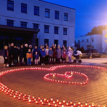 Organų donorams pagerbti – 500 liepsnojančių žvakučių Skuodo centrinėje aikštėje