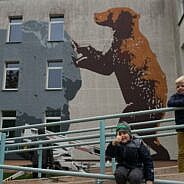 Į Mosėdį atvykstančius pasitinka šiuolaikiškas gatvės meno kūrinys