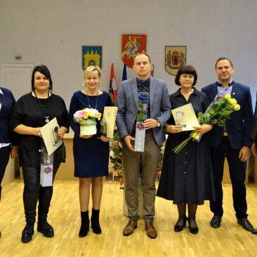 Vietos savivaldos dienos proga pasveikinti Savivaldybės administracijos darbuotojai