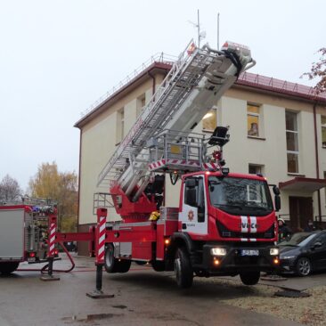 Evakuacijos dėl gaisro metu įstaigose dirbantys privalo žinoti, kaip reaguoti, vykdyti konkrečias funkcijas ir procedūras