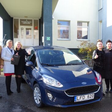 Nauju automobiliu Skuodo socialinių paslaugų šeimai centro darbuotojai vyks pas globėjus ir įtėvius