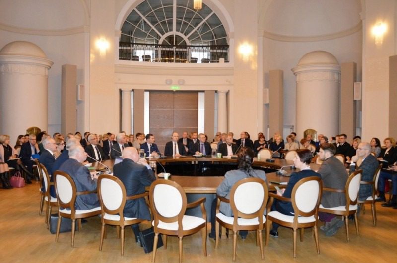 Švietimo, mokslo ir sporto ministerijoje pateiktos rekomendacijos sujungti profesinio mokymo ir bendrojo ugdymo pajėgas