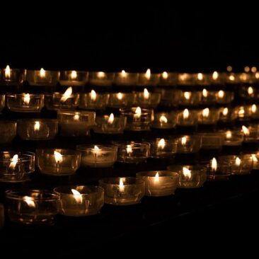 Kviečiame Sausio 13-ąją minėti visuotinę pilietinę iniciatyvą „Atmintis gyva, nes liudija“