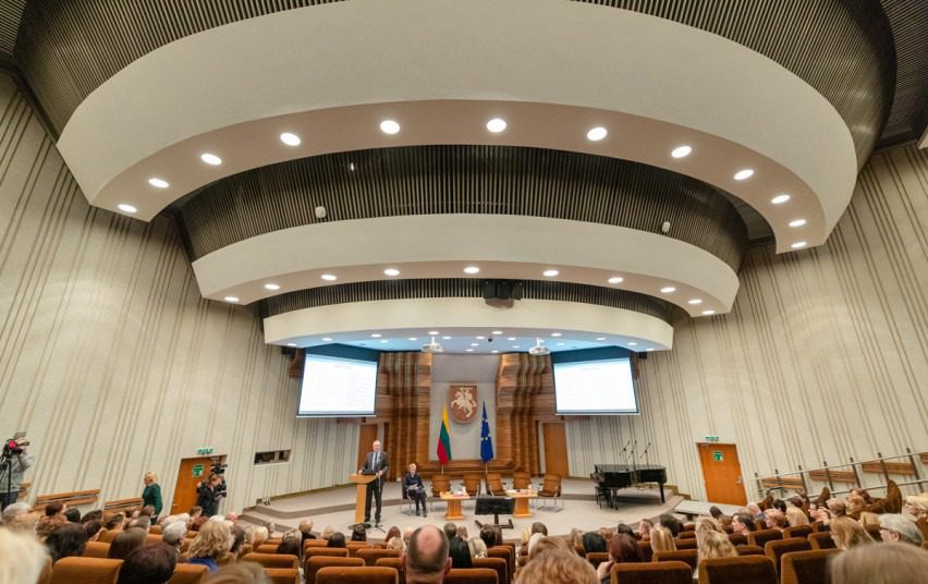 Vyriausybėje įvykusioje diskusijoje aptarti įvykę pokyčiai vaiko teisių apsaugos sistemoje