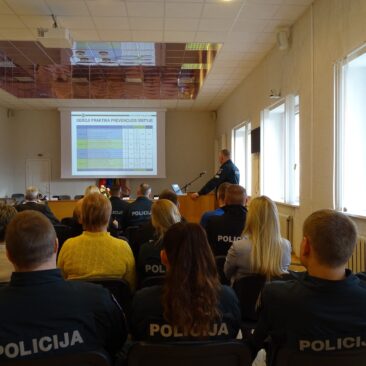 Savivaldybėje pristatyta aktuali informacija apie policijos darbą Skuodo rajone ir bendrai visoje Klaipėdos apskrityje