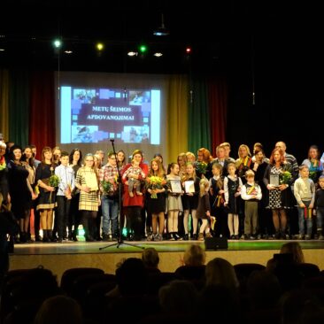 Vasario 16-ąją Daivos ir Vaido Viščiūnų šeimai įteiktas pagrindinis Metų šeimos 2019 titulas, taip pat padėkos skirtos ir dar 11-ai šeimų