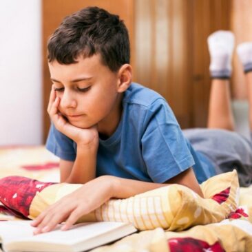 Ką daryti tėvams su mažais vaikais laikinai sustabdžius ugdymo procesą?