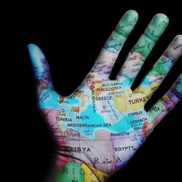 Užsienio reikalų ministerija rekomenduoja atidėti visas keliones