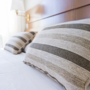 Patariama, kaip organizuoti izoliavimąsi viešbučiuose