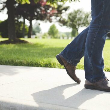 Gaunantys socialines pašalpas karantino laikotarpiu darbų atlikti neturės