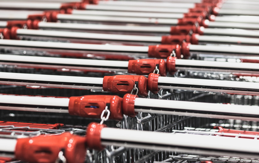 Vyresniems ir sergantiems lėtinėmis ligomis ir toliau nerekomenduojama lankytis prekybos vietose