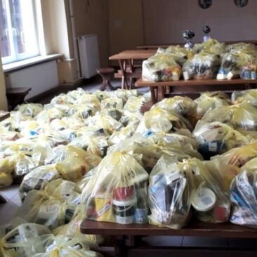 Skuodo rajono mokyklose jau dalinami maisto daviniai gaunantiems nemokamą maitinimą