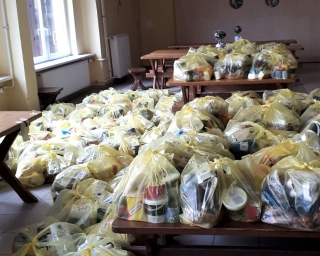 Skuodo rajono mokyklose jau dalinami maisto daviniai gaunantiems nemokamą maitinimą