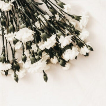 Sušvelninti apribojimai laidotuvių apeigoms bei gedulingiems pietums karantino metu