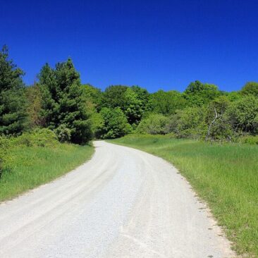 Nuo kelio Skuodas–Mažeikiai į Knežę bus įrengta nauja asfalto danga