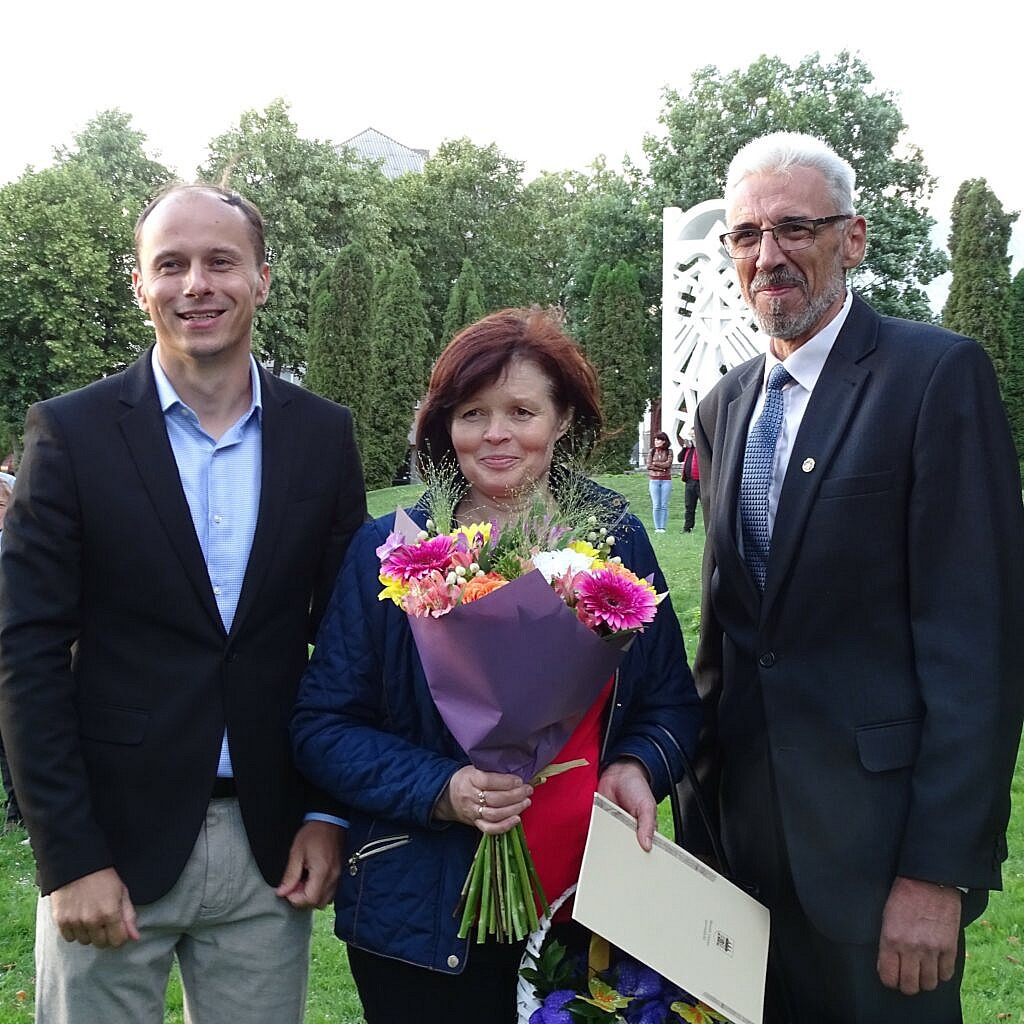 Skuodo miesto parke paminėta Valstybės diena ir sugiedota Tautiška giesmė