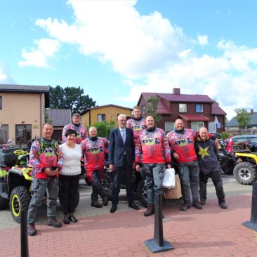 Skouds ATV klubo nariai keturračiais aplankys Žemaitiją