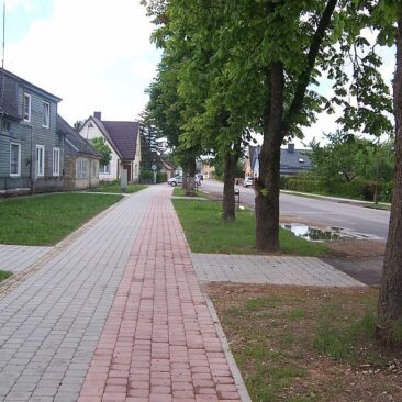 Skuodo senamiestyje įrengti pėsčiųjų-dviračių takai, apšvietimas