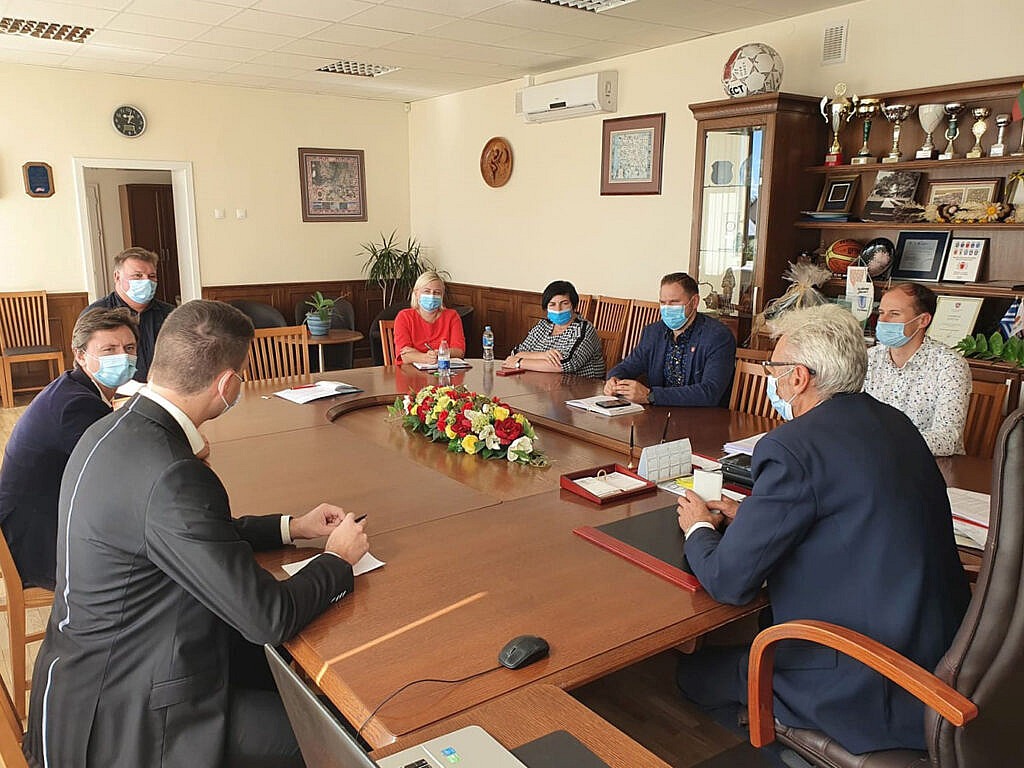 Savivaldybėje spręsti klausimai dėl greitųjų testų švietimo įstaigų darbuotojų ištyrimui