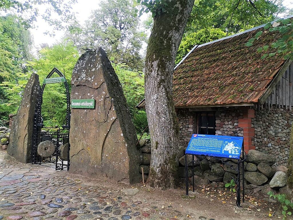 Mosėdžio miestelyje atnaujinti informaciniai stendai