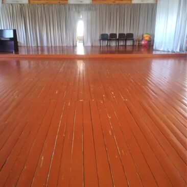 Pasirašyta rangos darbų sutartis dėl Ylakių seniūnijos pastate esančios salės remonto