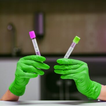 SAM primena, kada gyventojai turėtų skambinti 1808 ir kur informacijos ieškoti vykstant iš užsienio