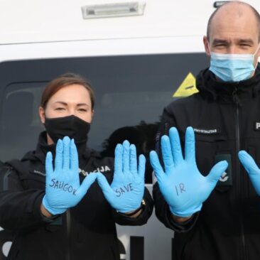 Ilgąjį savaitgalį stiprinamos policijos pajėgos: nuo karantino pažeidimų kontrolės iki pagalbos lankantiems artimųjų kapus