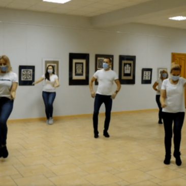 Skuodiškiai prisijungė prie pozityvaus pasaulinio šokio fenomeno