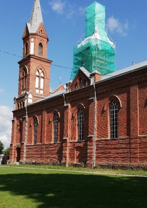 Bus užbaigti tvarkyti abu Ylakių Viešpaties Apreiškimo Švč. M. Marijos bažnyčios bokštai