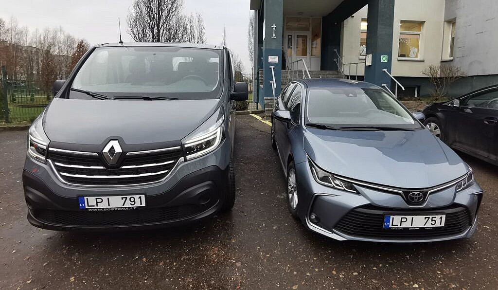 Skuodo socialinių paslaugų šeimai centro transporto ūkis papildytas dviem naujomis transporto priemonėmis