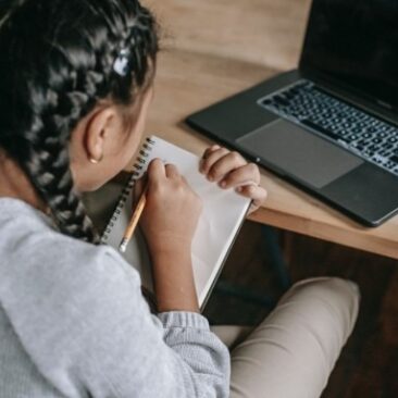 Rajono švietimo įstaigose organizuojamas nuotolinis mokymas vaikams, kurie neturi tinkamų sąlygų mokytis namuose