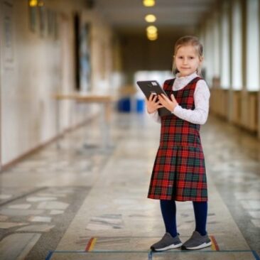 Į klases grįžta pradinių klasių mokiniai, leidžiamos kontaktinės konsultacijos nedidelėms abiturientų grupėms