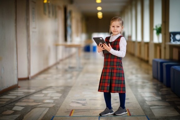 Į klases grįžta pradinių klasių mokiniai, leidžiamos kontaktinės konsultacijos nedidelėms abiturientų grupėms