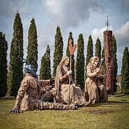 Trijulė – velnias, laumė ir ragana – įsikūrė Barstyčiuose