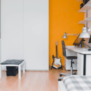 Skuodo rajono savivaldybės administracija skelbiamų derybų būdu perka vieno kambario butą