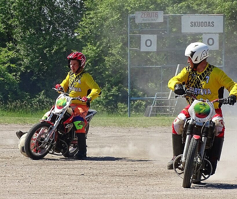 Skuodo rajono firminio sporto – motobolo – sezonas prasidėjo: skuodiškiai šventė pergalę