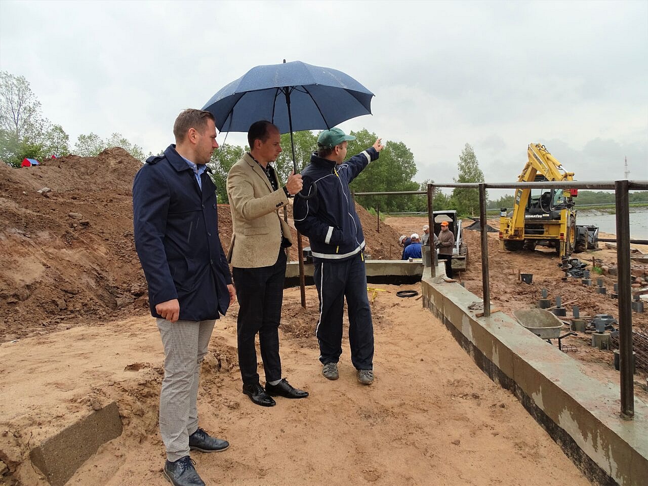 Savivaldybės administracijos vadovai siekia paspartinti rangovų vykdomus darbus Skuodo tvenkinio paplūdimio teritorijoje