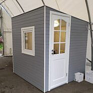 Skuodo mobiliame punkte pastatytas namelis