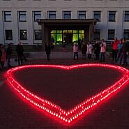 Gausybės žvakučių šviesa išreikšta pagarba organų donorams