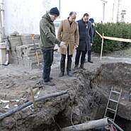 Toliau aiškinamasi situacija dėl naftos produktų kvapo