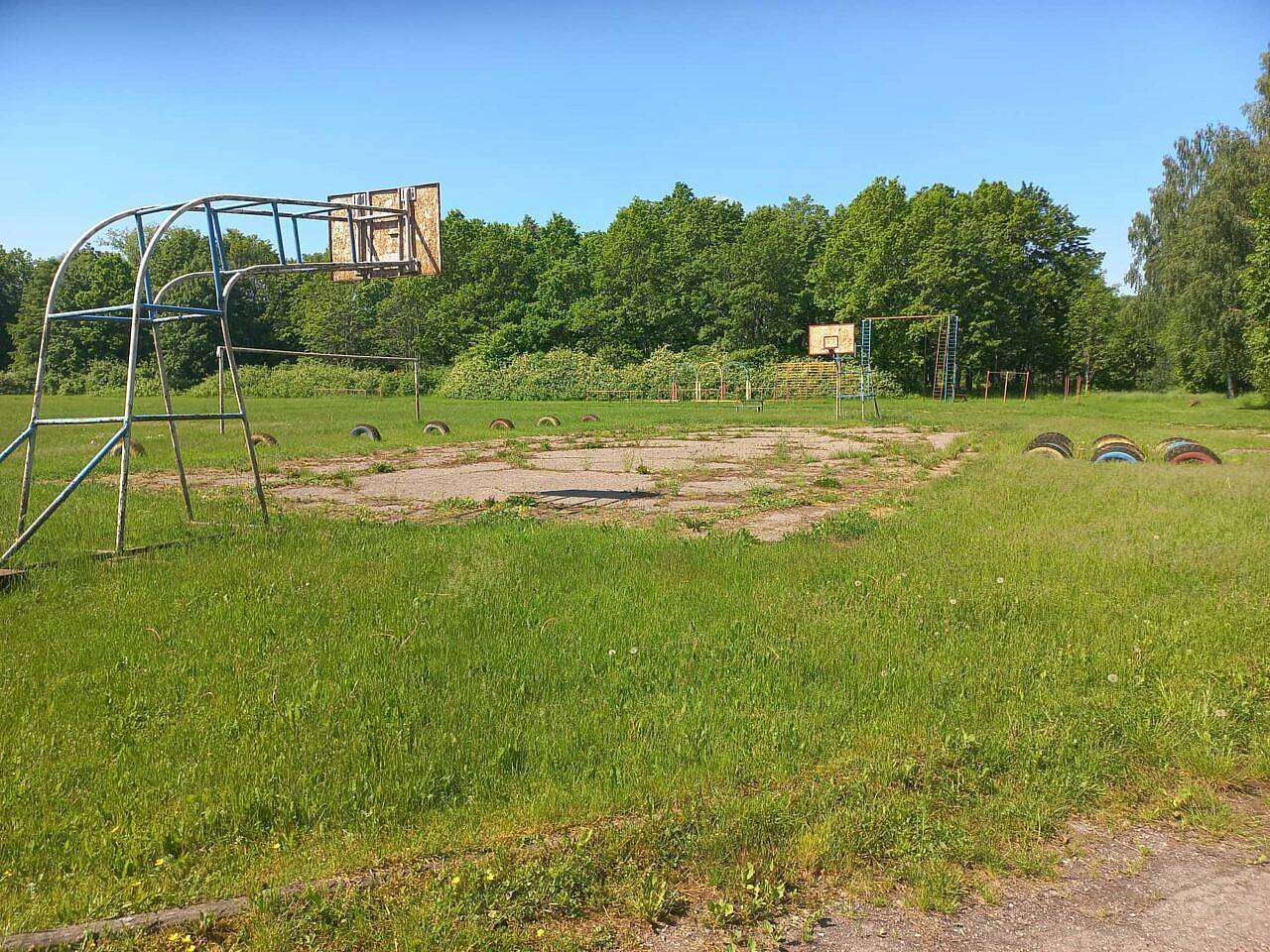 Prasideda Skuodo Pranciškaus Žadeikio gimnazijos stadiono-sporto aikštyno rekontravimo darbai