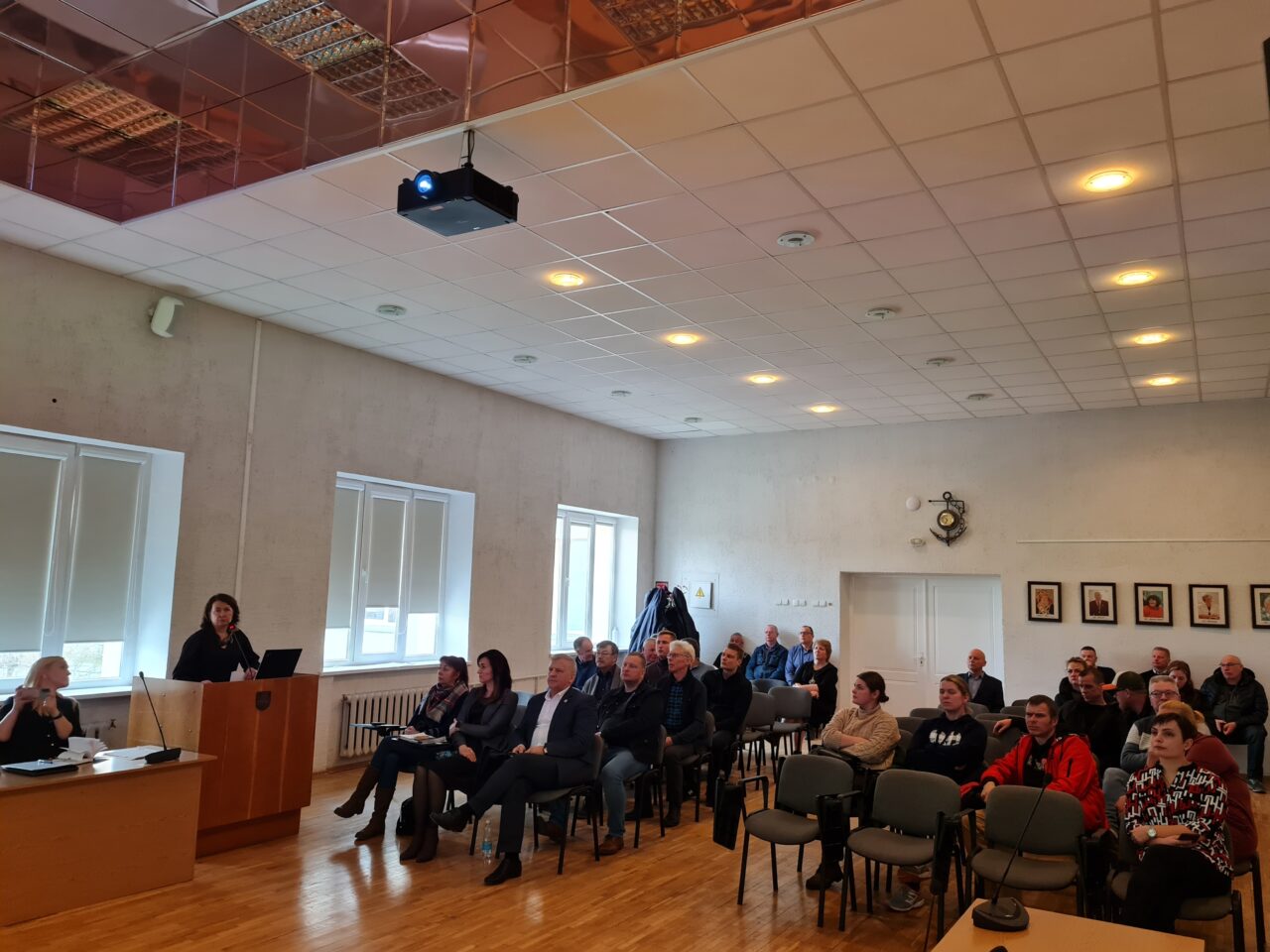 Į ūkininkų susirinkimą pakviesti savivaldybės darbuotojai