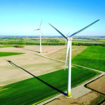 Featured image for article: Gyvenate netoli vėjo elektrinių? Pasitikrinkite, ar jums priklauso piniginė kompensacija