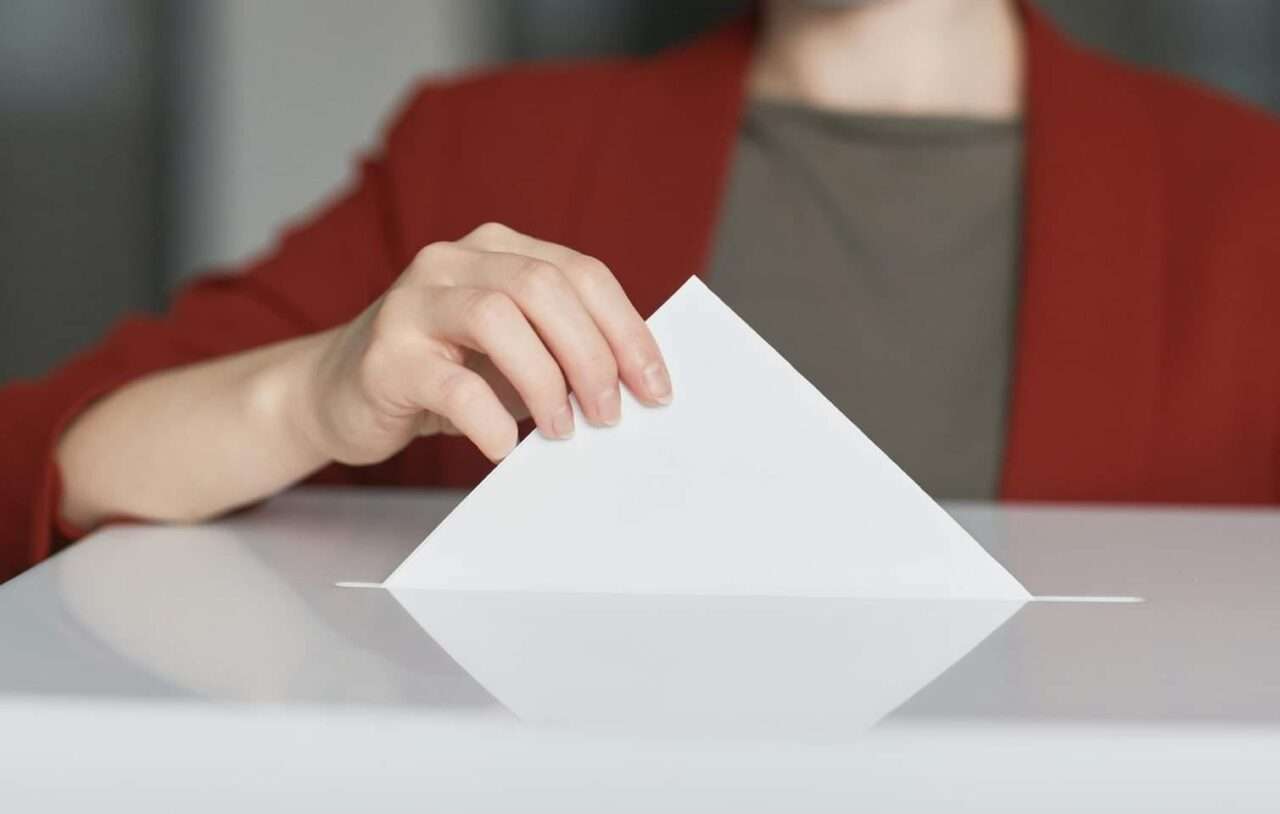 Jau galima balsuoti prezidento rinkimuose ir referendume: prasidėjo išankstinis balsavimas