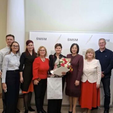 Featured image for article: Mosėdžio gimnazijos direktorei – aukščiausias Ministerijos apdovanojimas