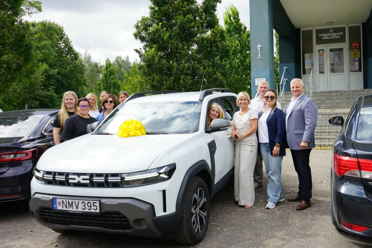 Skuodo socialinių paslaugų šeimai centrui – naujas automobilis