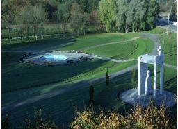 Pasirašyta projektavimo sutartis dėl Skuodo miesto parko pėsčiųjų takų supaprastinto projekto parengimo